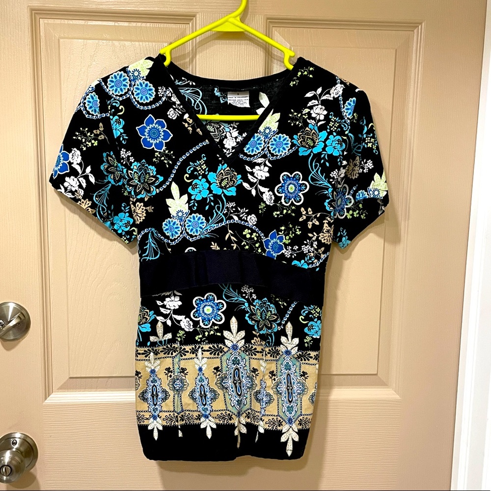 Los Angeles Robe Inc. floral scrub top -SZ S